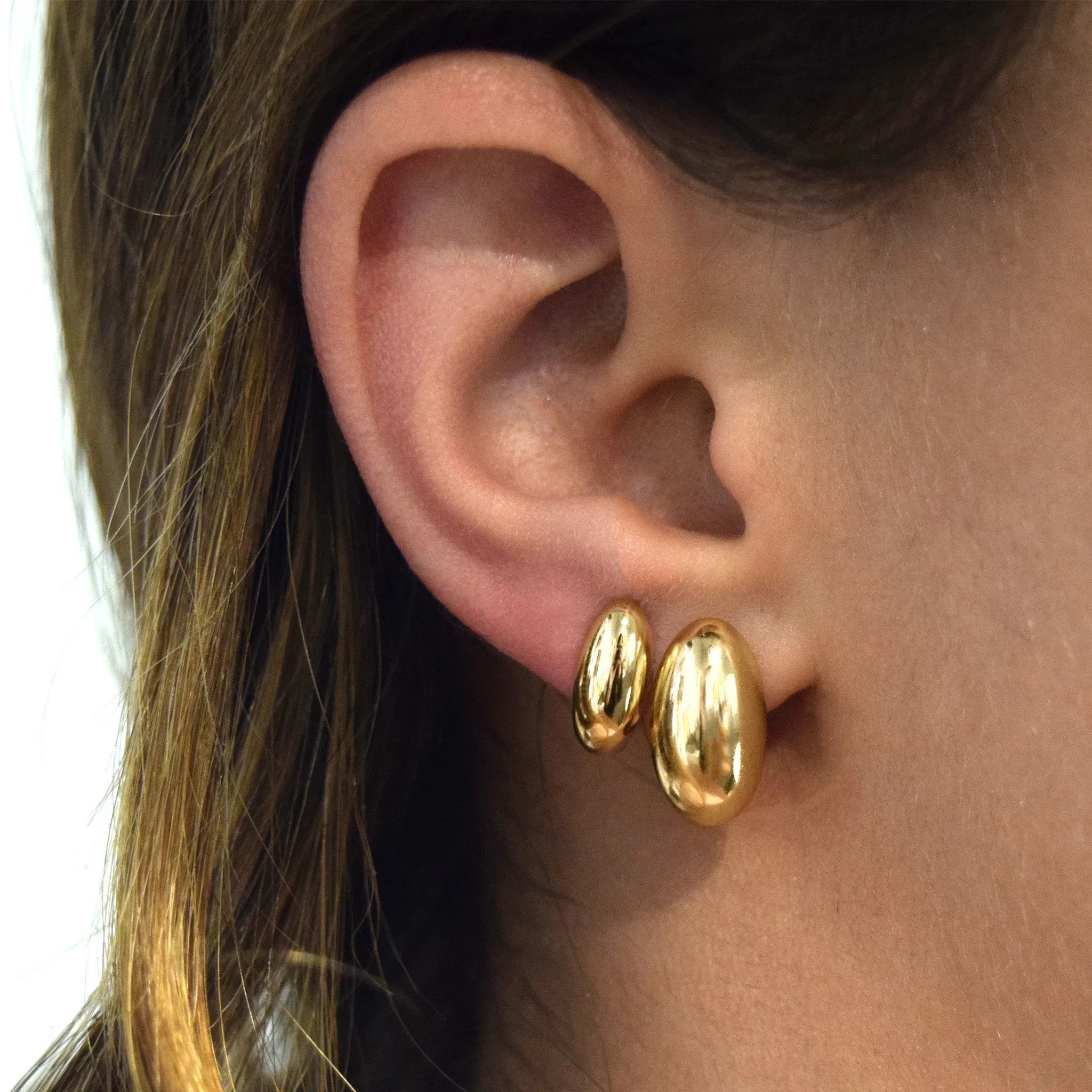 18K Gold Midi Perseverance Huggie Earrings