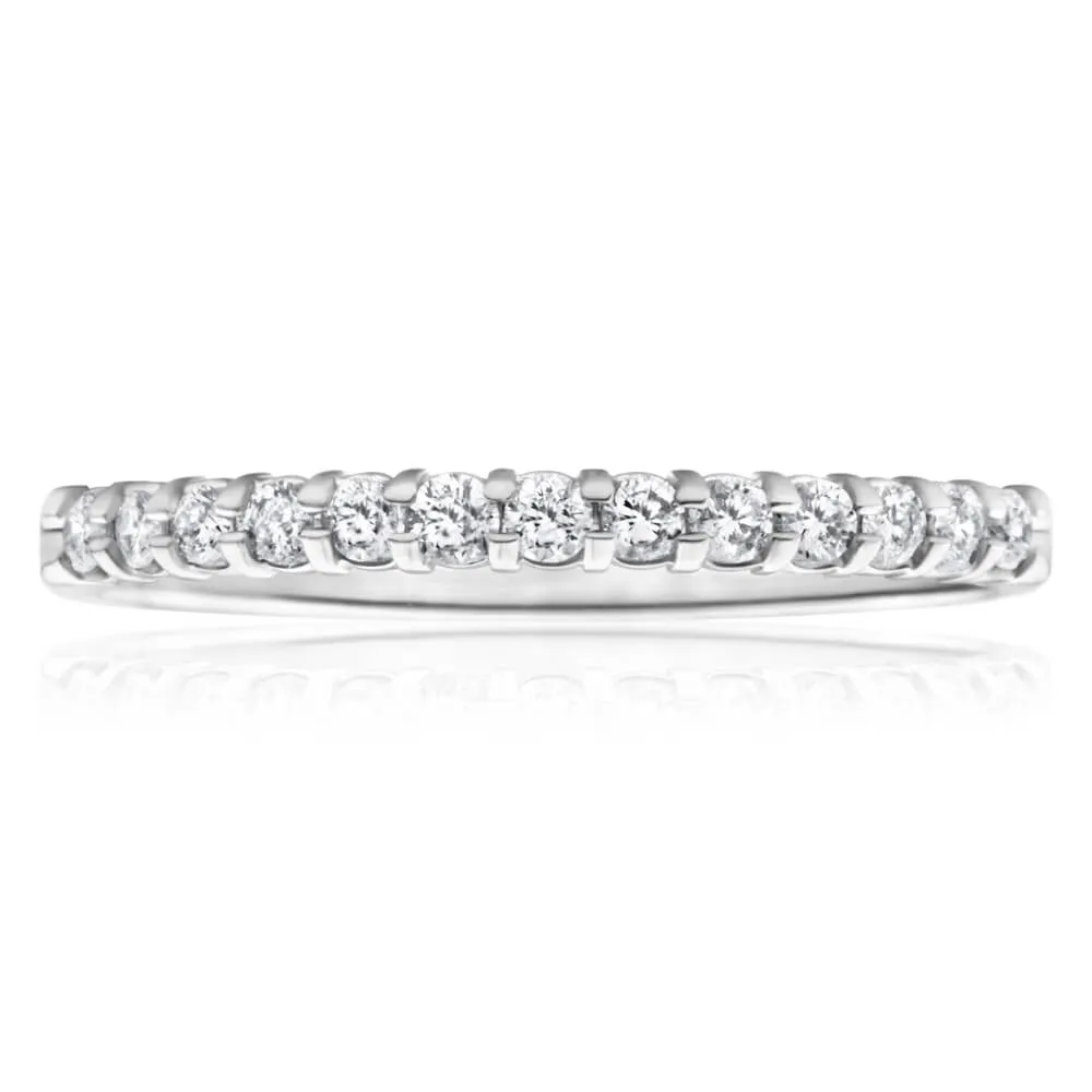 9ct White Gold Diamond Ring Set With 13 Diamonds