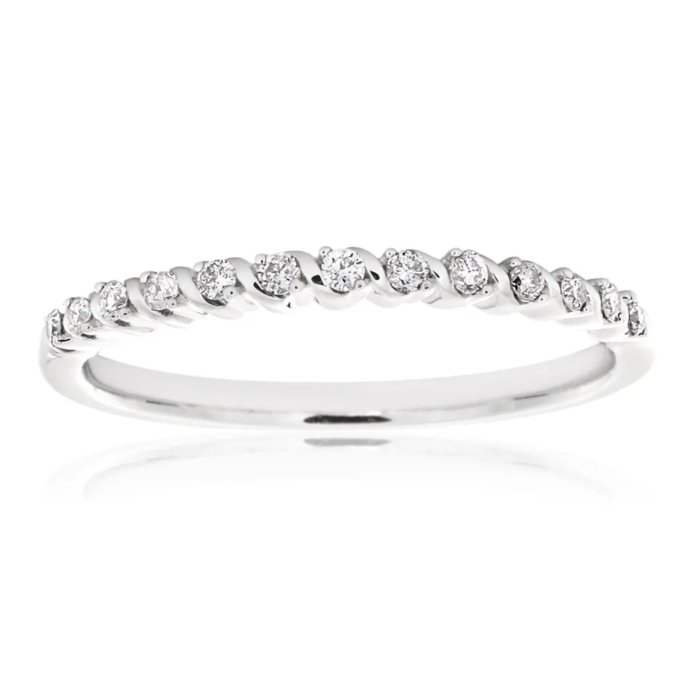 9ct White Gold Diamond Ring with 13 Brilliant Cut Diamonds
