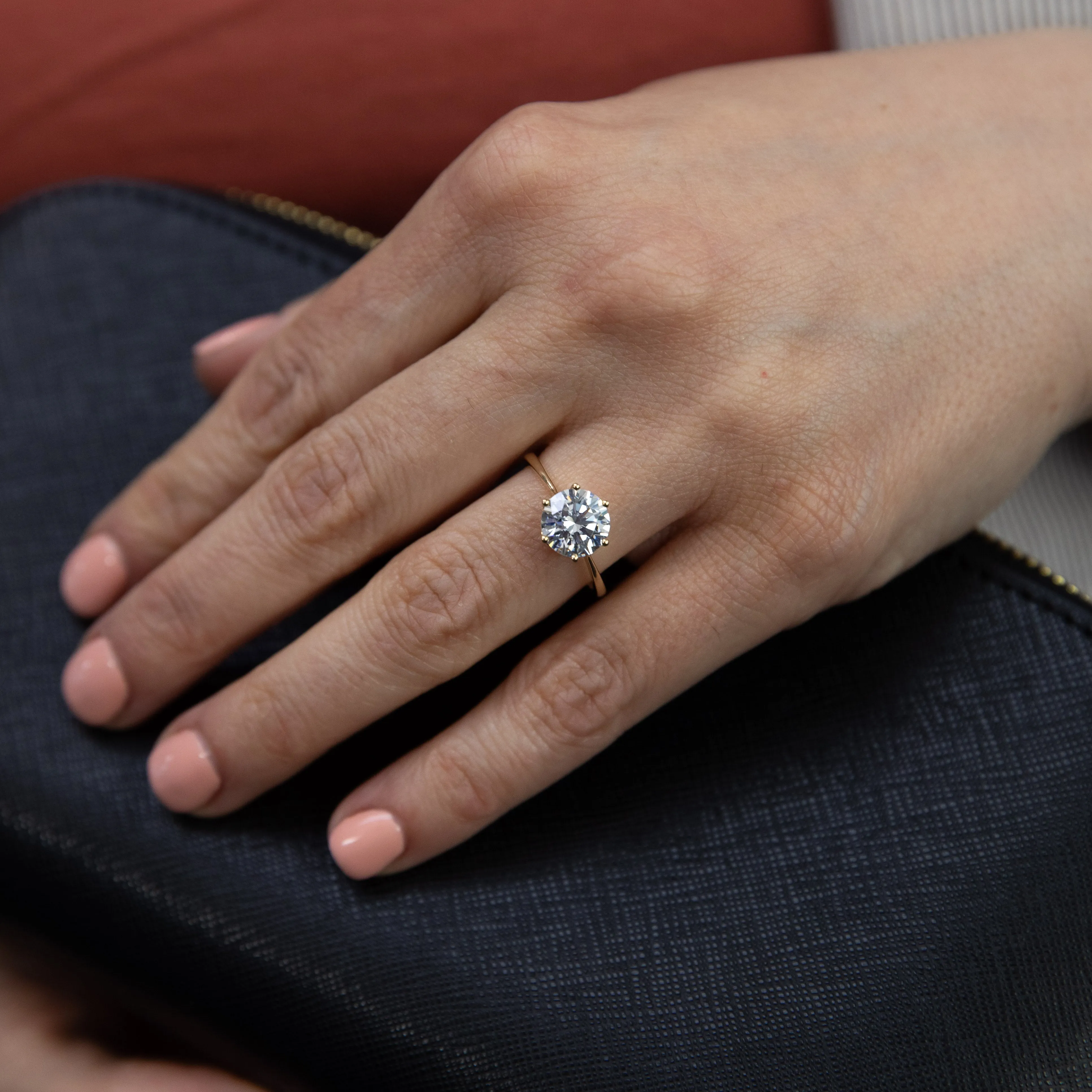 9ct Yellow Gold 8mm Zirconia 6 Claw Solitaire Ring