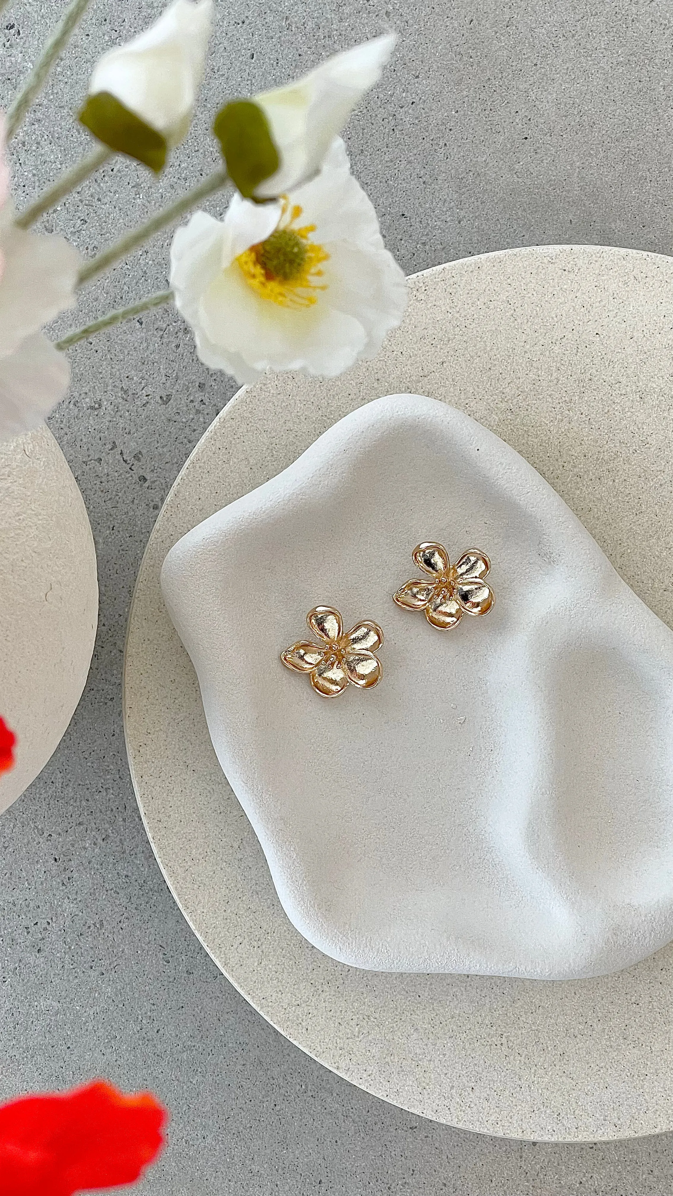 Mare Earrings - Gold